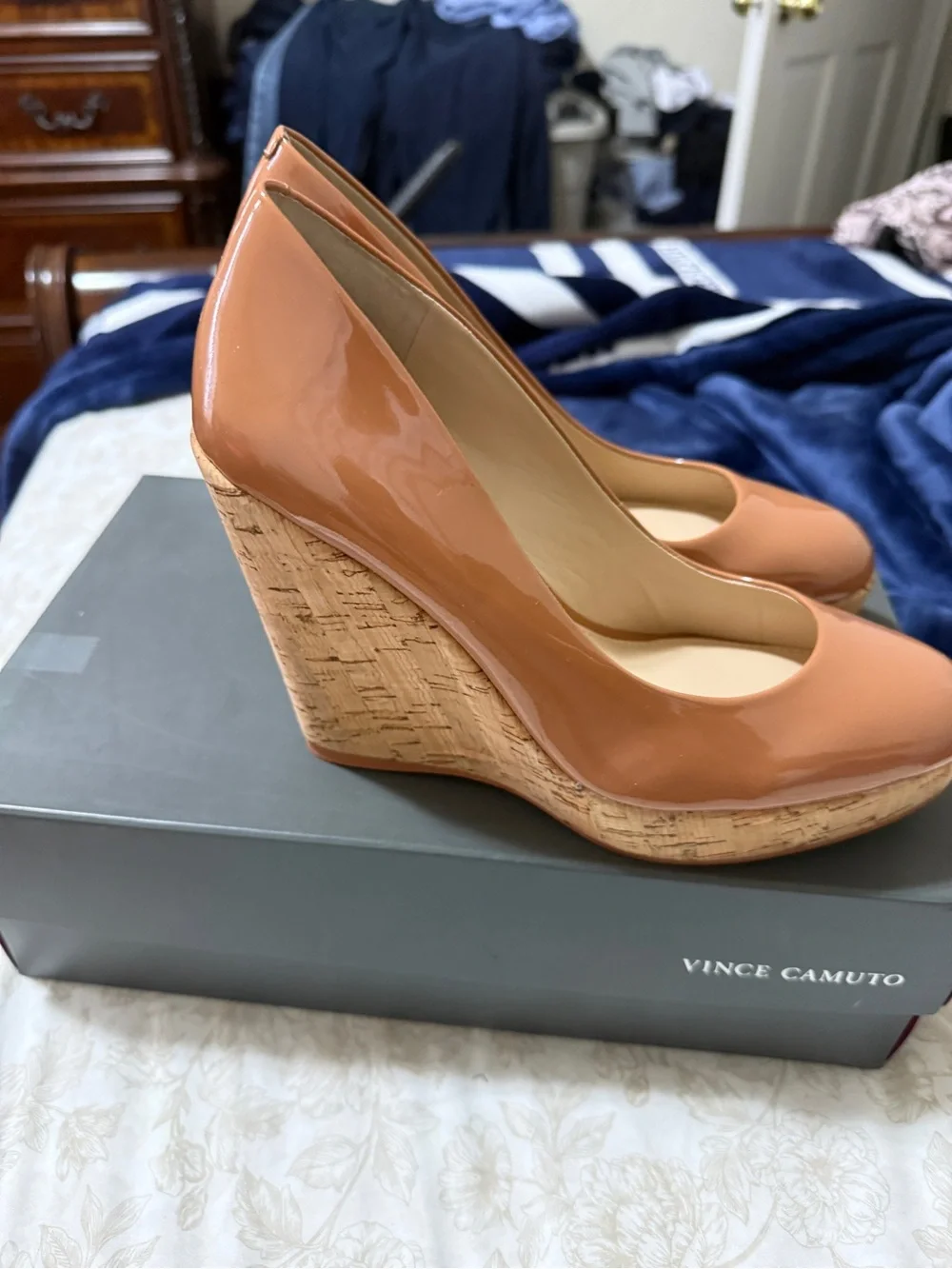 Vince Camuto glossy patent